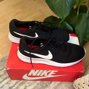 Size 11 men's athletic wear Nikes Tanjun black and  813654011